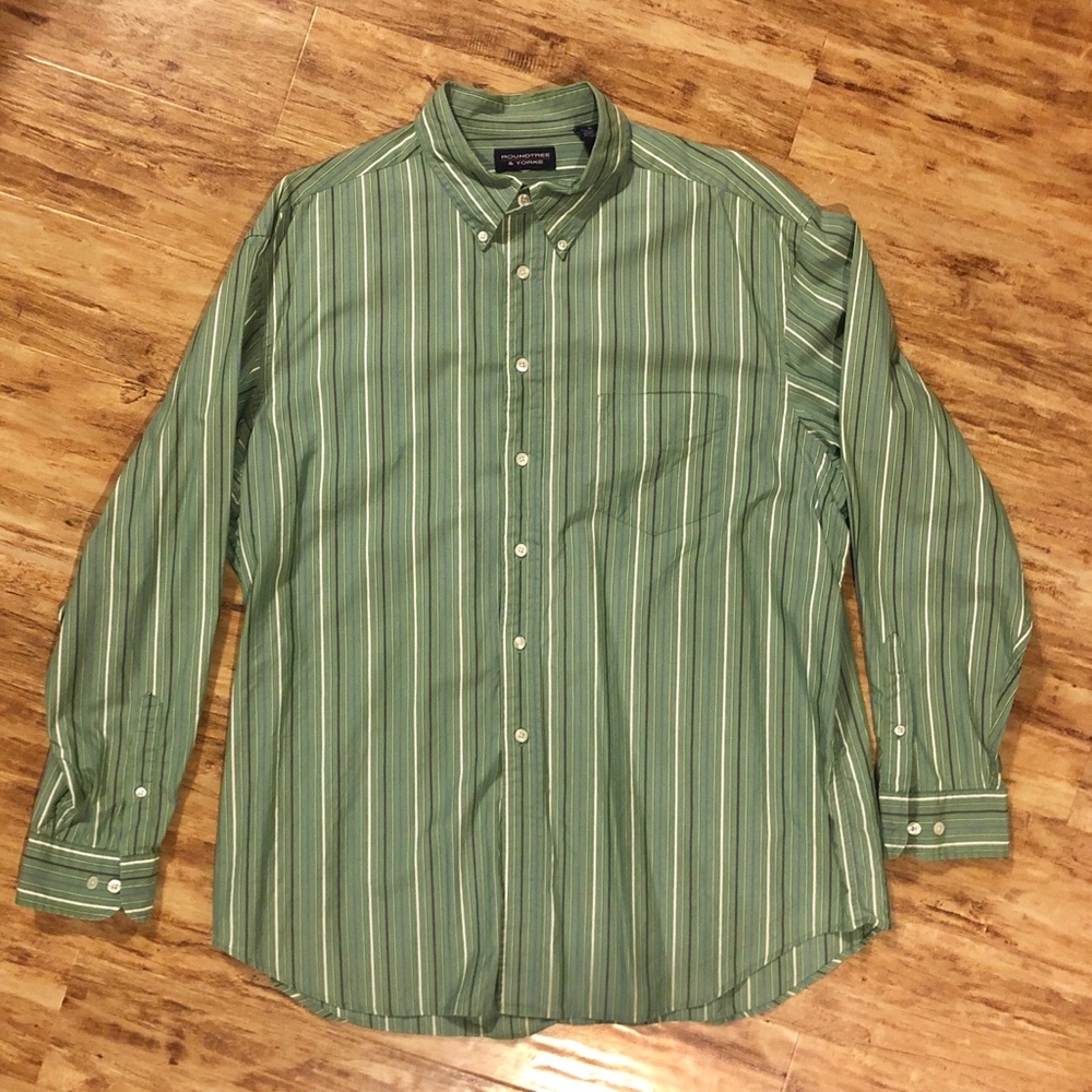 SALE! 2/$10 Roundtree & Yorke Men's XL Button Down